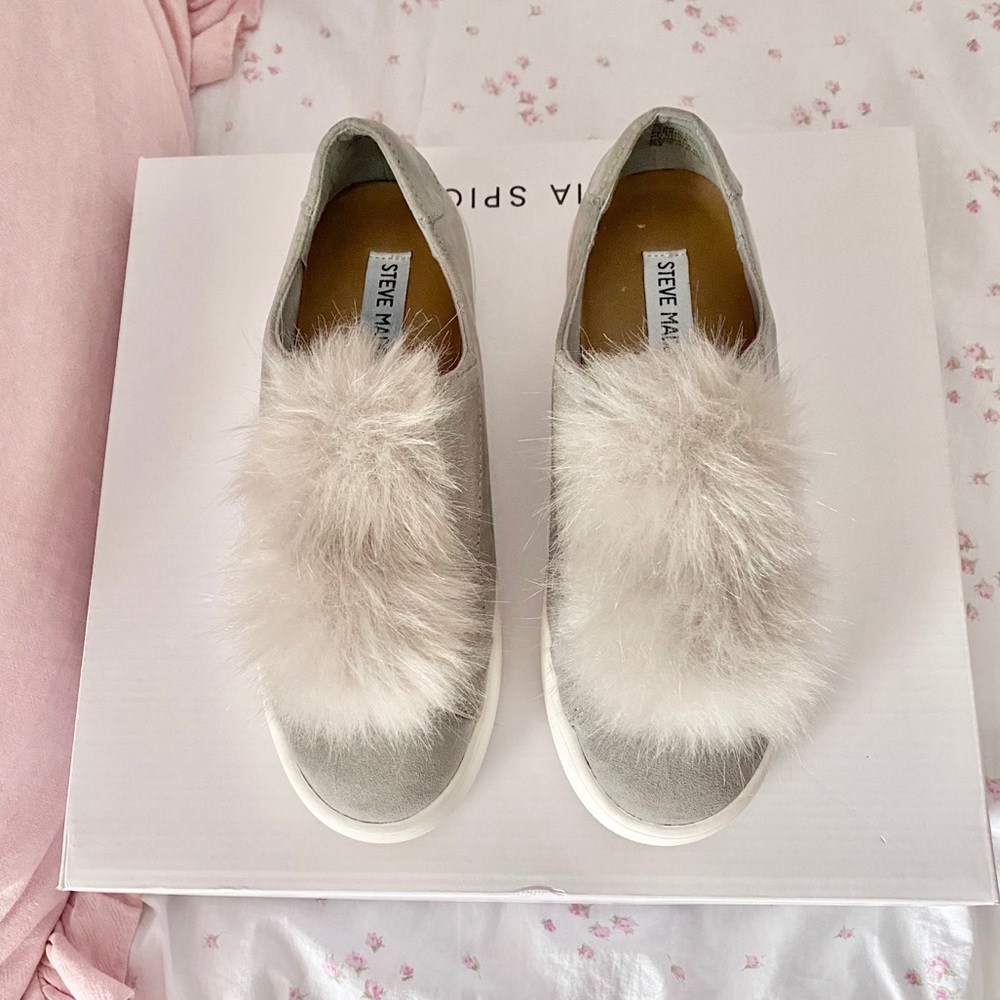 ⛔️SOLD⛔️Steve Madden PomPom Sneakers - Picture 6 of 16
